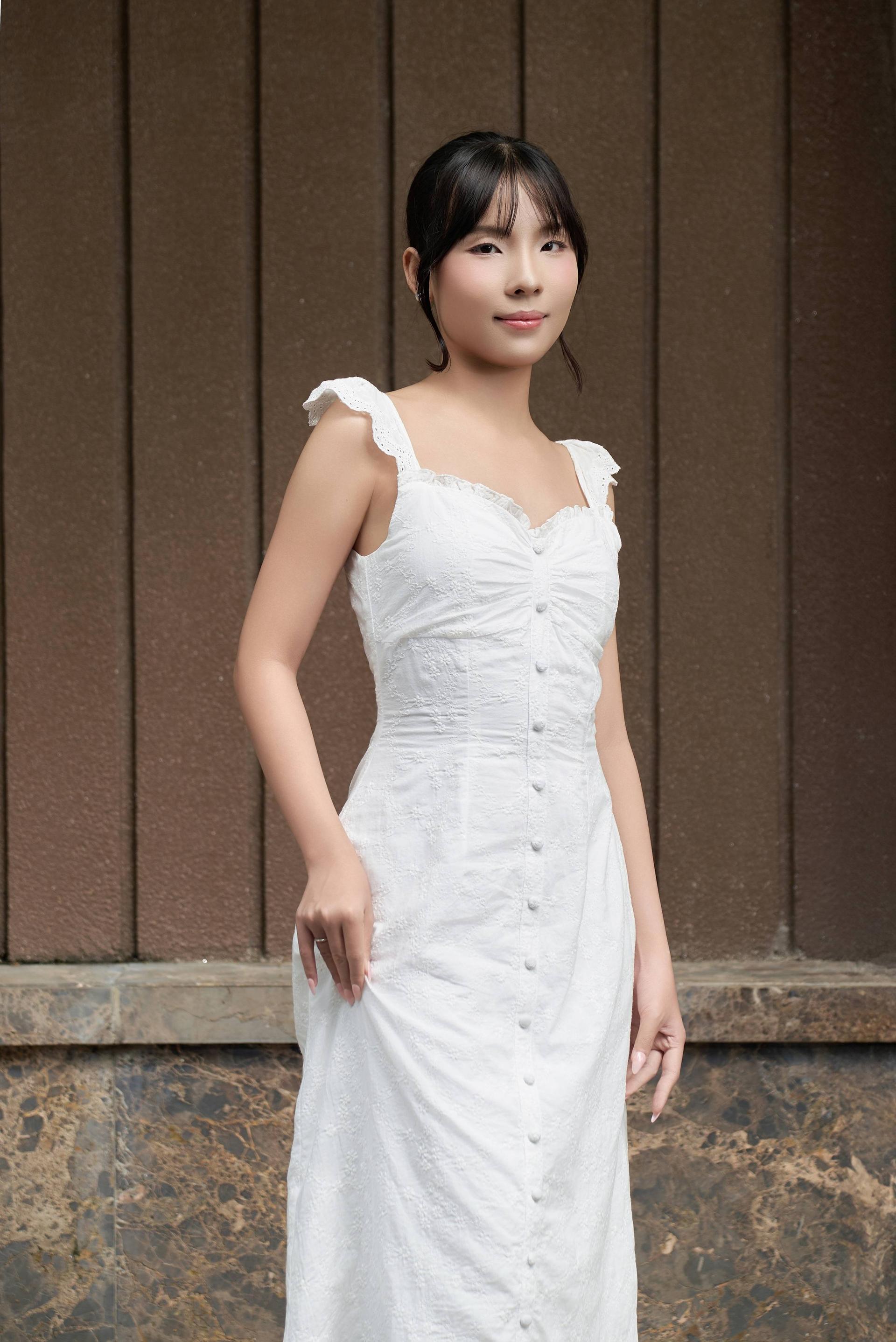 Malena – Đầm maxi cotton trắng nhún ngực, tay cánh tiên