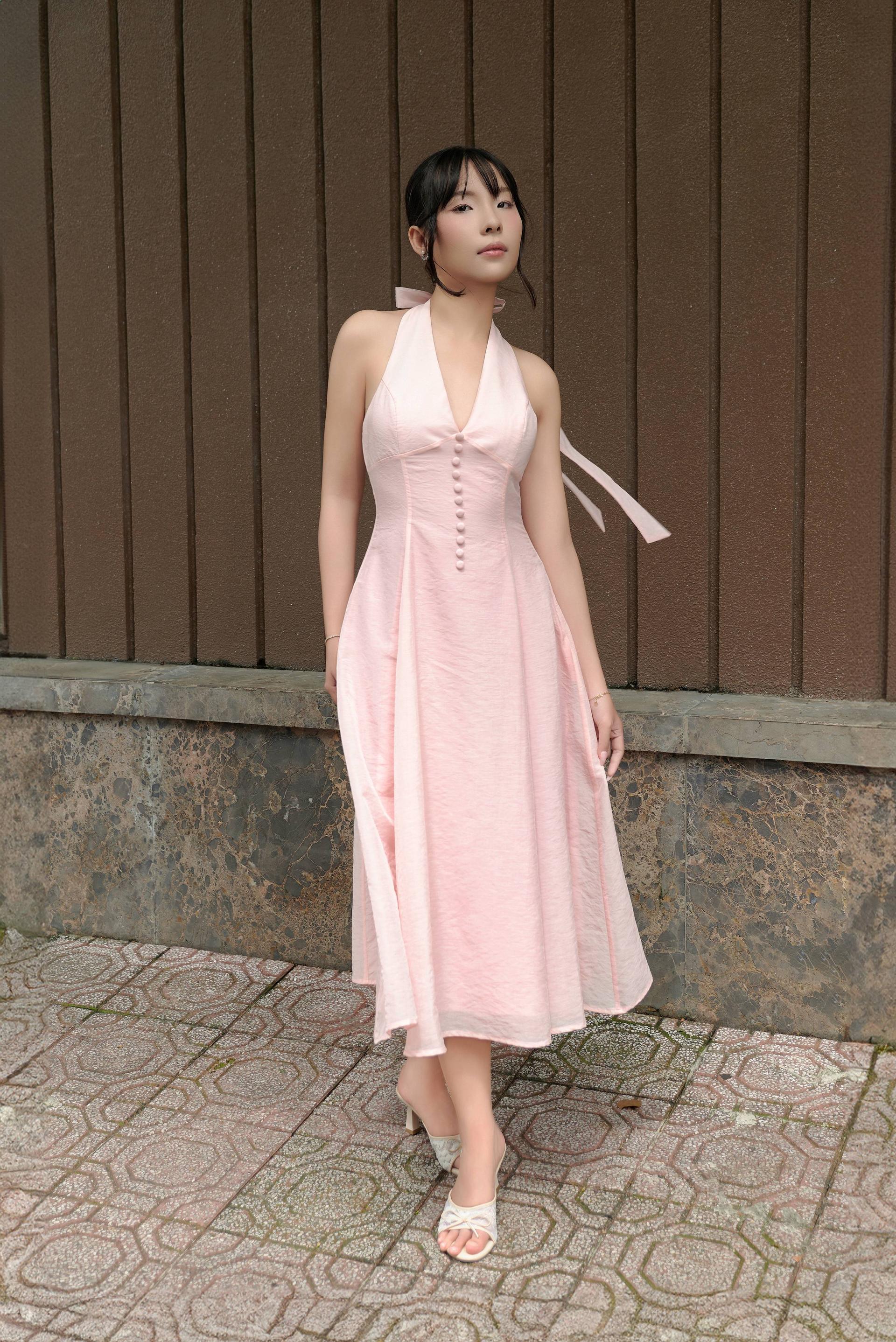 Charlotte – Đầm maxi cổ yếm hồng phấn, voan tơ phủ lụa view 2