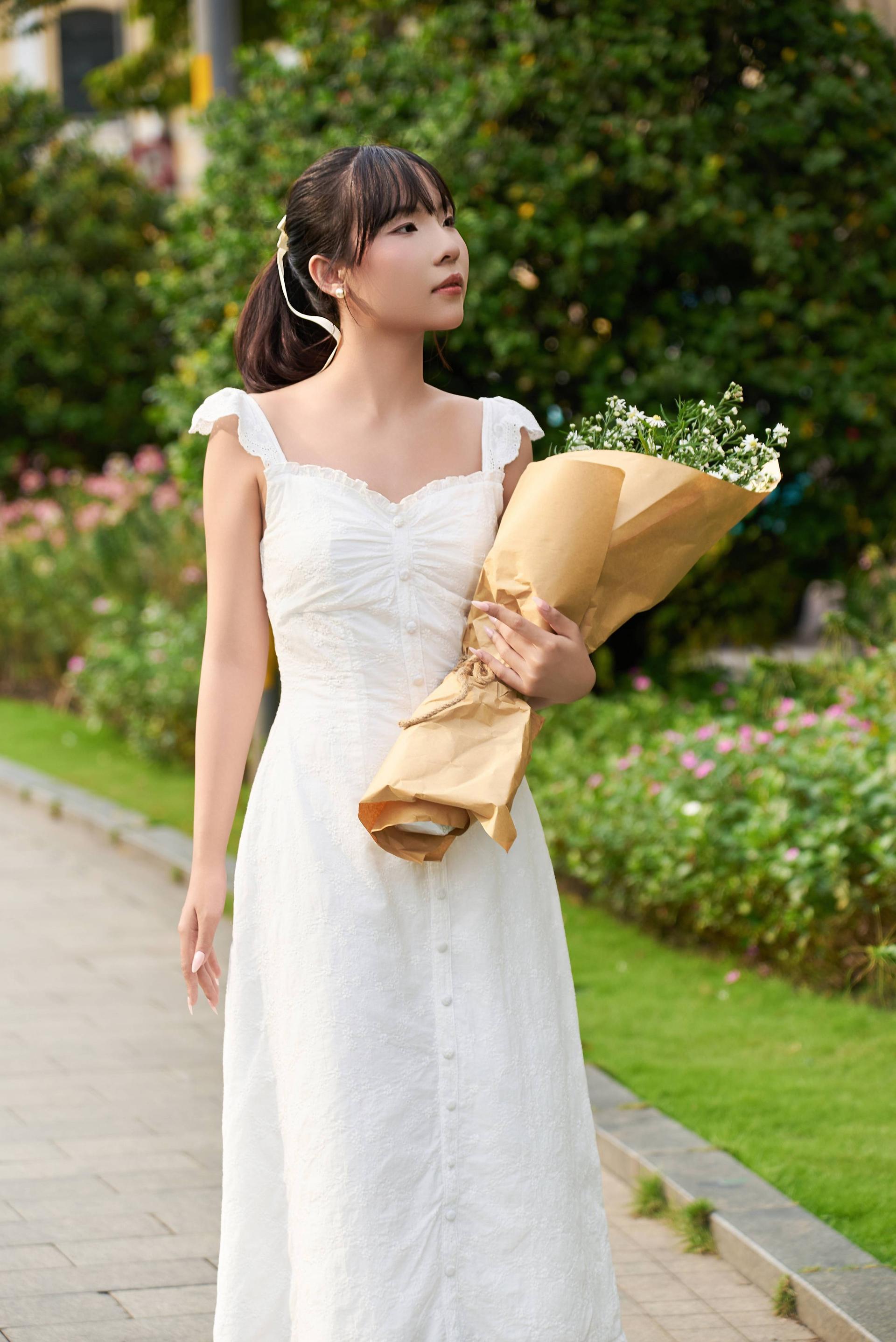 Malena – Đầm maxi cotton trắng nhún ngực, tay cánh tiên view 2